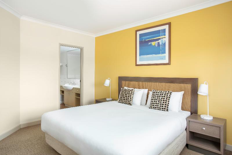Апартаменты 3 Спальни, Mantra Geraldton