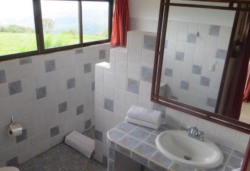 标准三人间, Guayabo Lodge