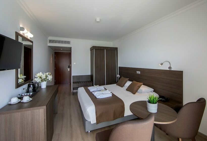 اتاق سوپریور, Kapetanios Limassol