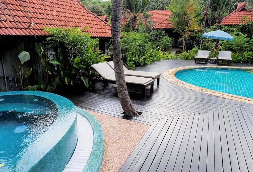プールの見えるデラックスルーム, Tropicana Lanta Resort