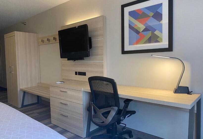 Номер Стандарт, Holiday Inn Express Hotel & Suites Logansport, An Ihg