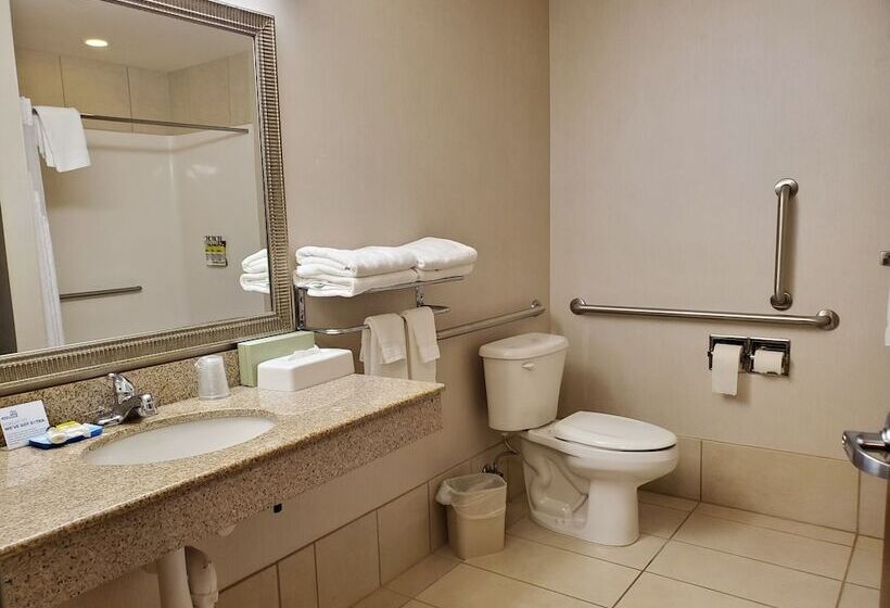 Люкс Адаптированный для Инвалидов, Holiday Inn Express Hotel & Suites Mankato East, An Ihg
