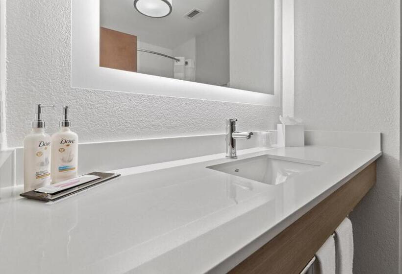 Люкс 2 Спальни, Holiday Inn Express & Suites Starkville By Ihg
