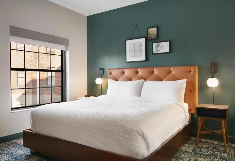 스위트 킹사이즈 침대, Four Points By Sheraton Raleigh Arena