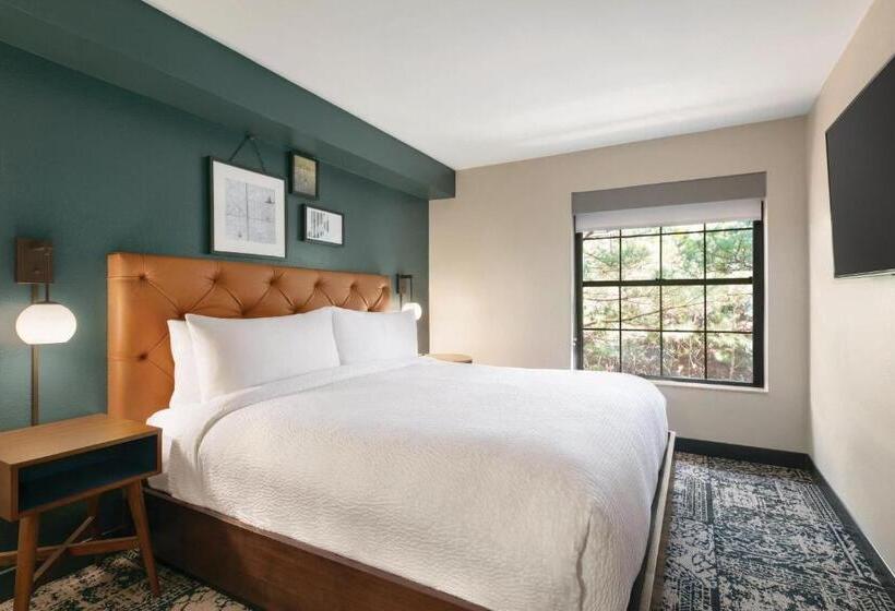 침실 2개 스위트, Four Points By Sheraton Raleigh Arena