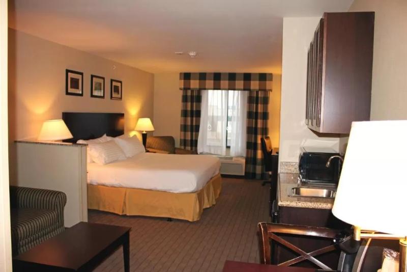 Номер Стандарт Кровать Кинг Адаптированный для Инвалидов, Holiday Inn Express Hotel & Suites Syracuse North Airport Area, An Ihg