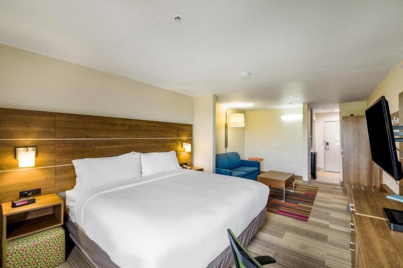 스탠다드 룸, Holiday Inn Express Hotel & Suites Columbus, An Ihg