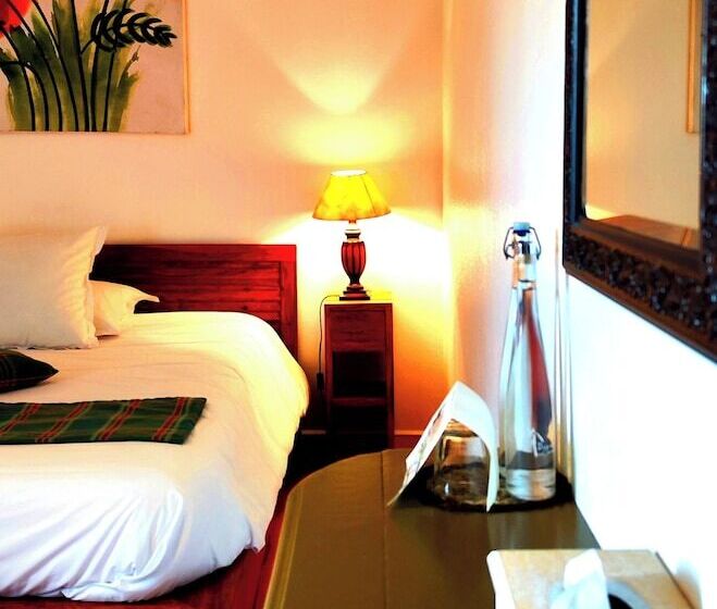 Номер Стандарт, Logis Hotels Domaine Du Châtelard