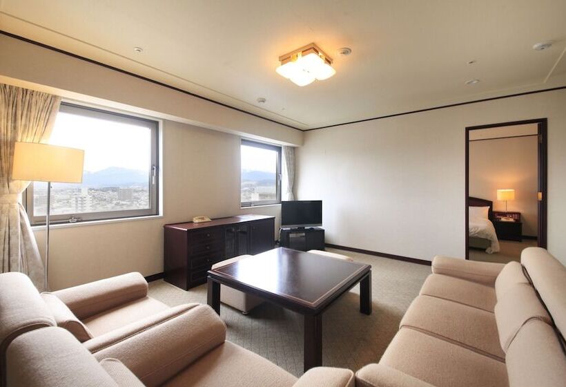 Полулюкс, Quintessa Hotel Ogaki