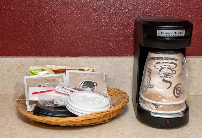 Люкс, Red Roof Inn & Suites Hazleton