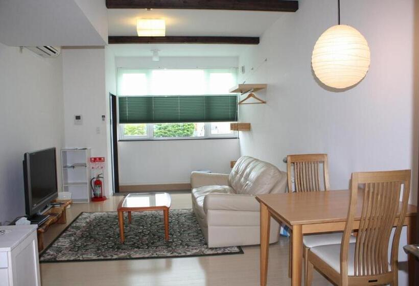 آپارتمان 1 خوابه, Tsuru Apartments
