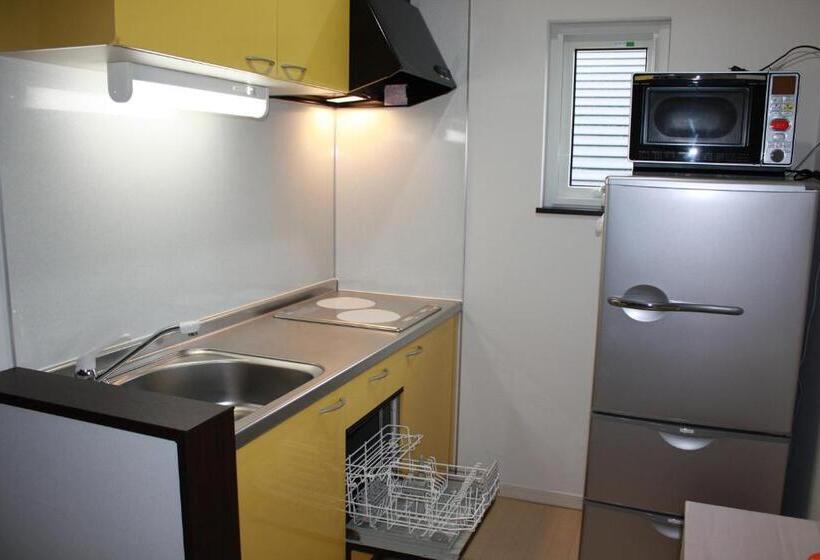 آپارتمان 1 خوابه, Tsuru Apartments