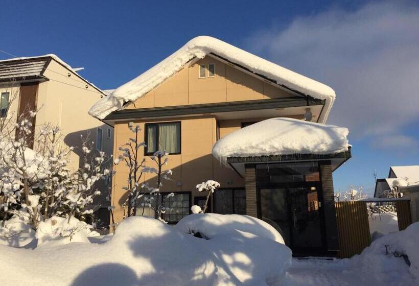 ویلای 3 خوابه, Tsuru Apartments