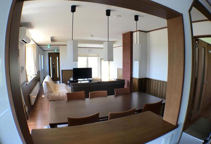 ویلای 3 خوابه, Tsuru Apartments