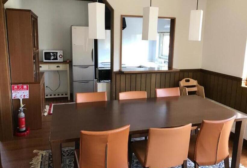 ویلای 3 خوابه, Tsuru Apartments