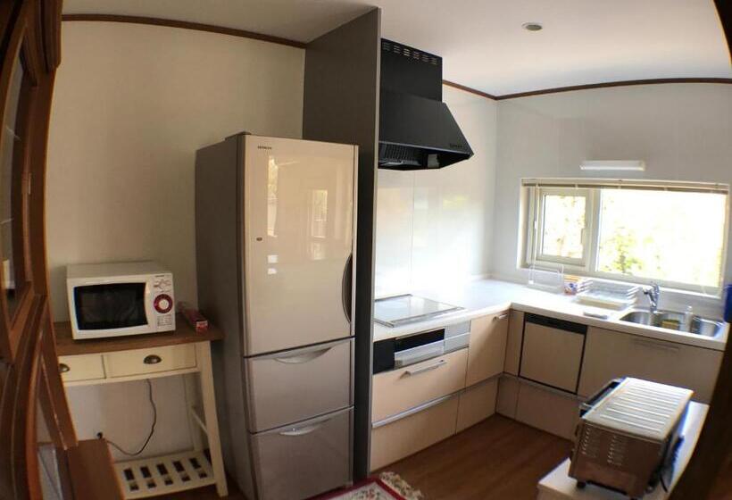 ویلای 3 خوابه, Tsuru Apartments