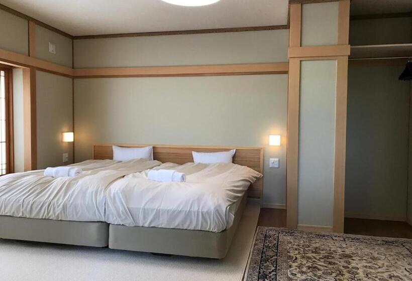 ویلای 3 خوابه, Tsuru Apartments