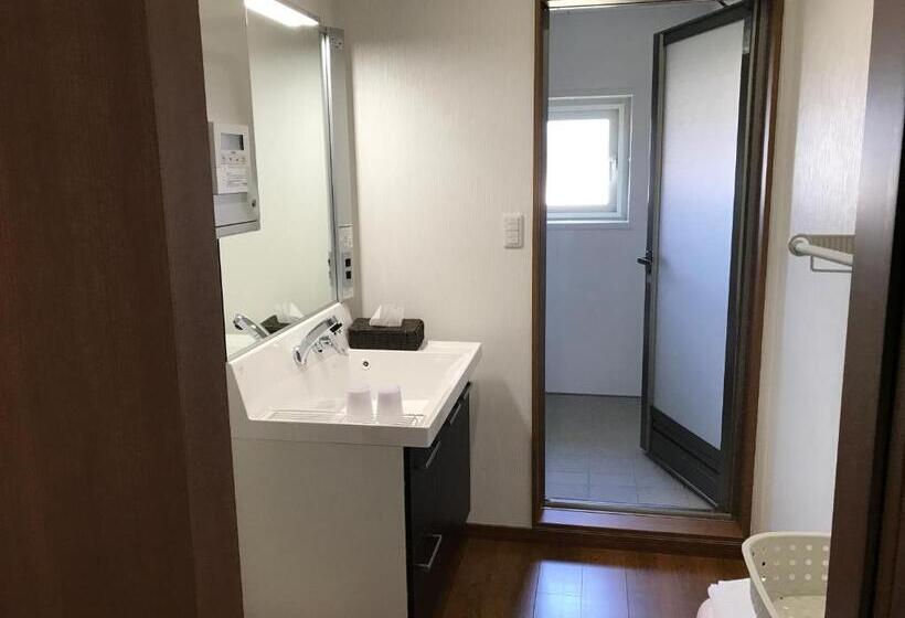 ویلای 3 خوابه, Tsuru Apartments