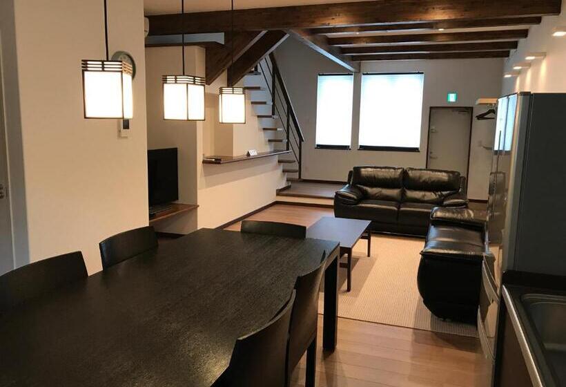 آپارتمان 2 خوابه, Tsuru Apartments