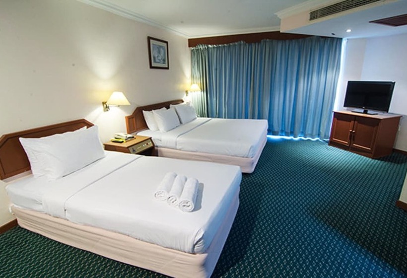 اتاق لوکس سه تخته, Coral Bay Resort