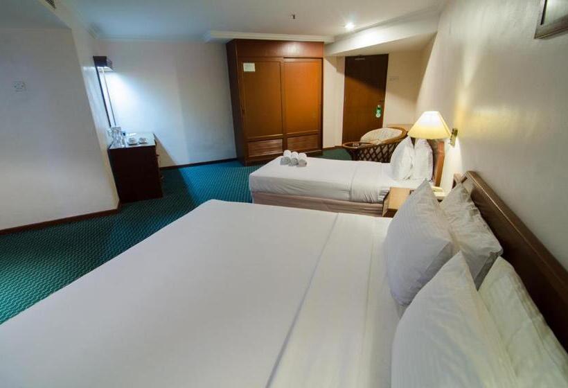اتاق لوکس سه تخته, Coral Bay Resort