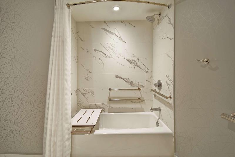اتاق استاندارد با تخت بزرگ, Hilton Garden Inn Raleigh Cary