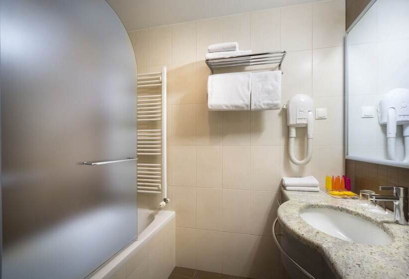 اتاق کلاسیک سه تخته, Valamar Atrium Residence