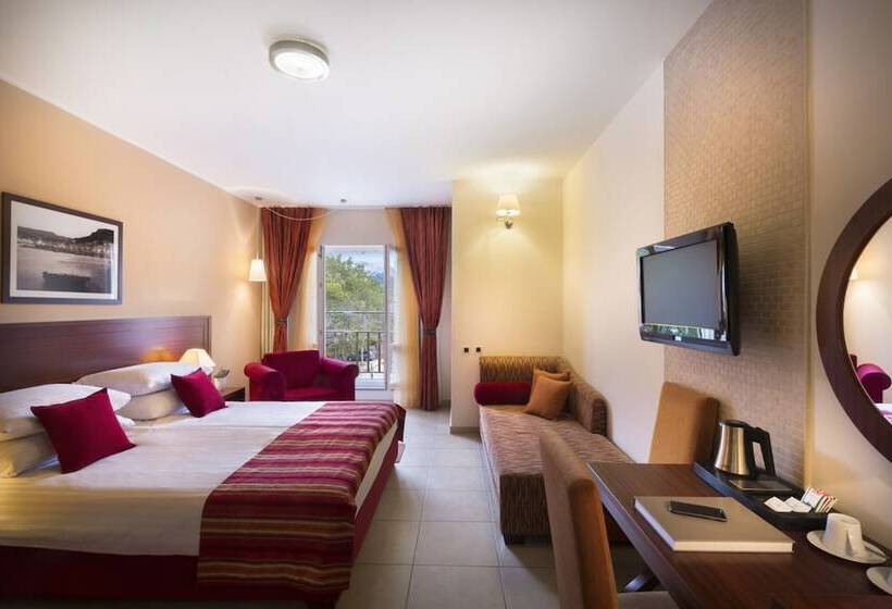 اتاق کلاسیک سه تخته, Valamar Atrium Residence
