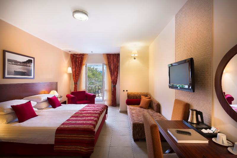 اتاق کلاسیک سه تخته, Valamar Atrium Residence