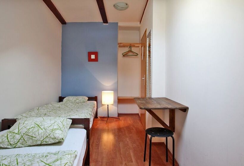 اتاق استاندارد با سرویس بهداشتی مشترک, Taban Hostel Zagreb   Hostel