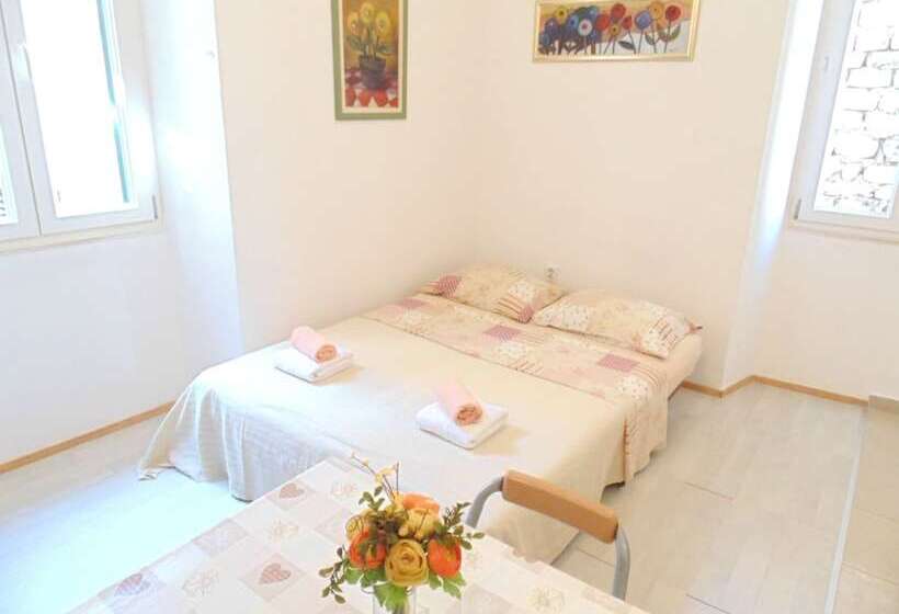 شقة غرفة واحدة, Rooms And Apartments Djanovic