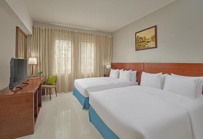 Номер Стандарт Вид на Сад, Holiday Inn & Suites Batangas Limapark, An Ihg