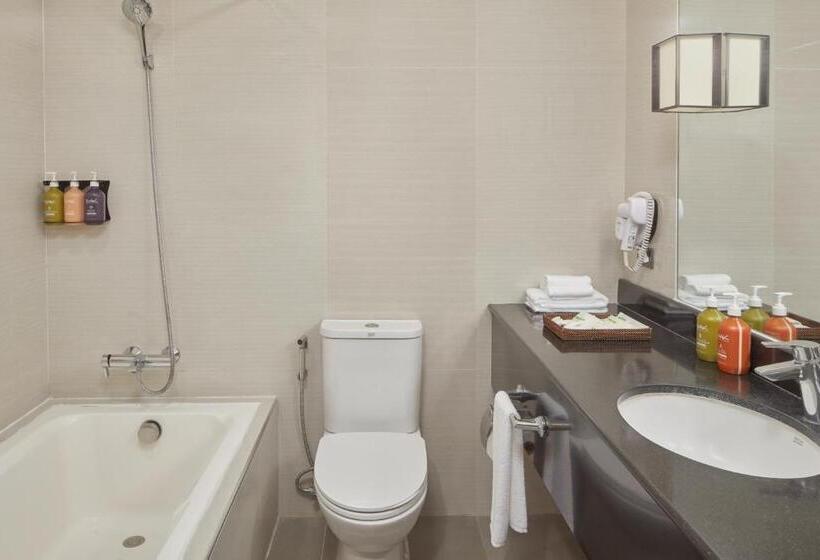 Номер Стандарт Вид на Бассейн, Holiday Inn & Suites Batangas Limapark, An Ihg