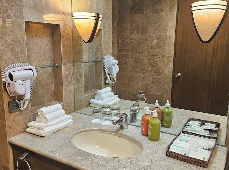 套房带泳池景, Holiday Inn & Suites Batangas Limapark, An Ihg