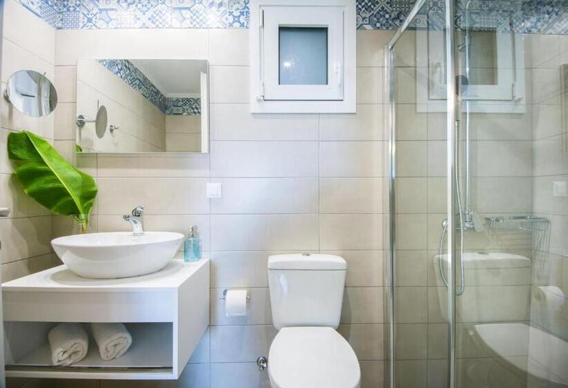 استودیوی سوپریور, Mirabella Apartments