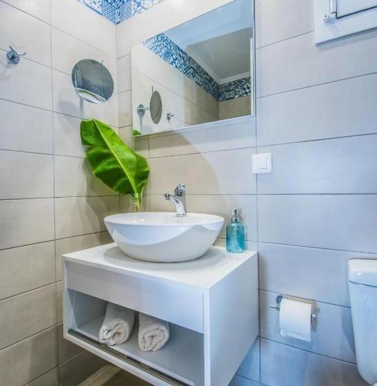 استودیوی سوپریور, Mirabella Apartments