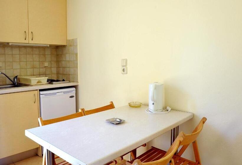 آپارتمان 2 خوابه با چشم‌انداز دریا, Mirabella Apartments