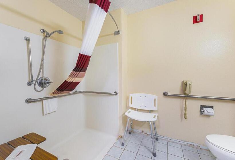 장애인용 디럭스룸, Red Roof Inn Auburn