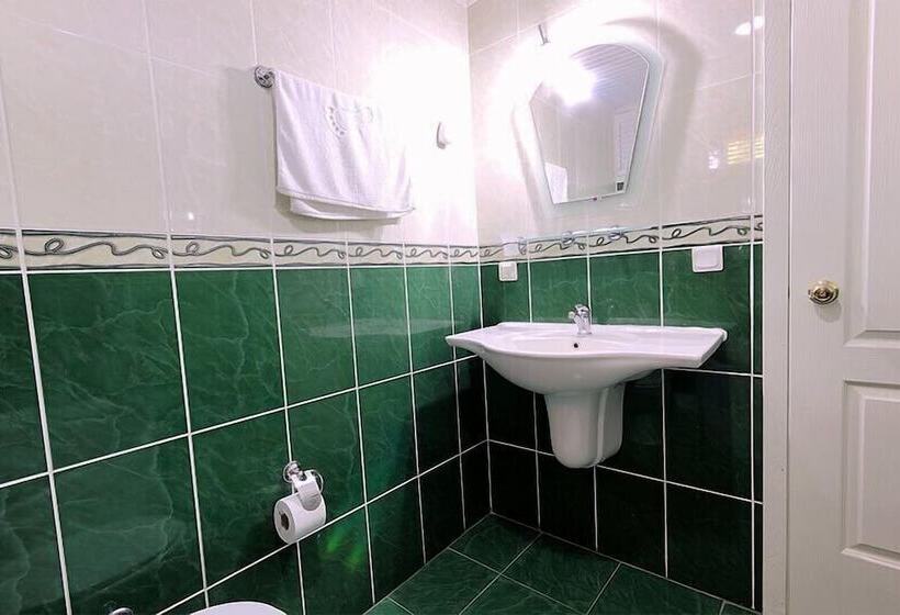 Номер Стандарт Трехместный, Mandalinn