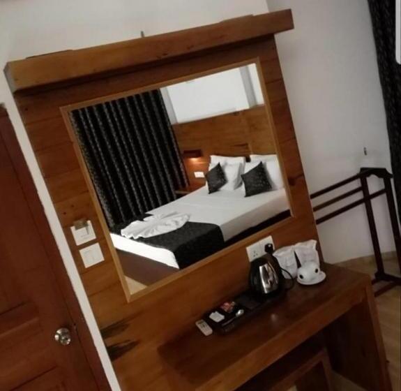 Deluxe Room, Kandyan View Holiday Bungalow   Free Pickup From Kandy City