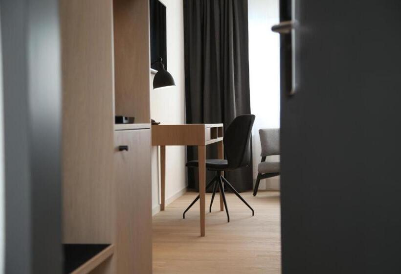 Полулюкс, Forum   Das Business & Lifestyle