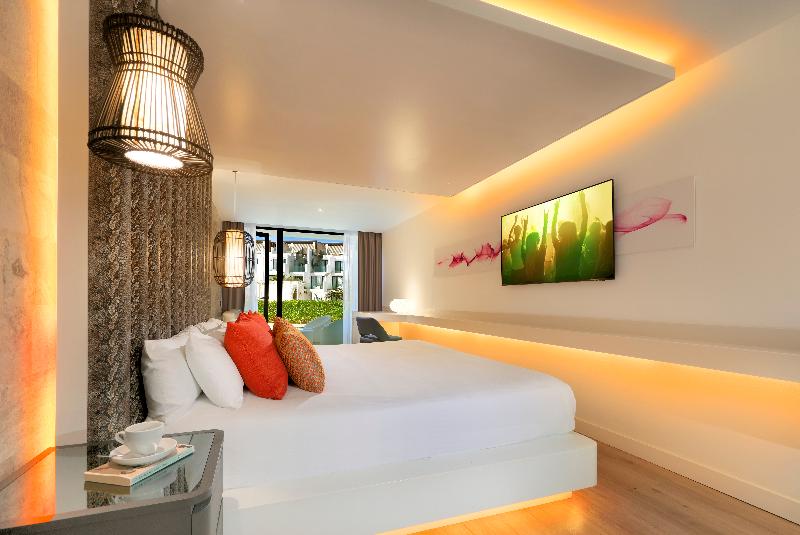 استودیوی استاندارد, Hard Rock Hotel Ibiza