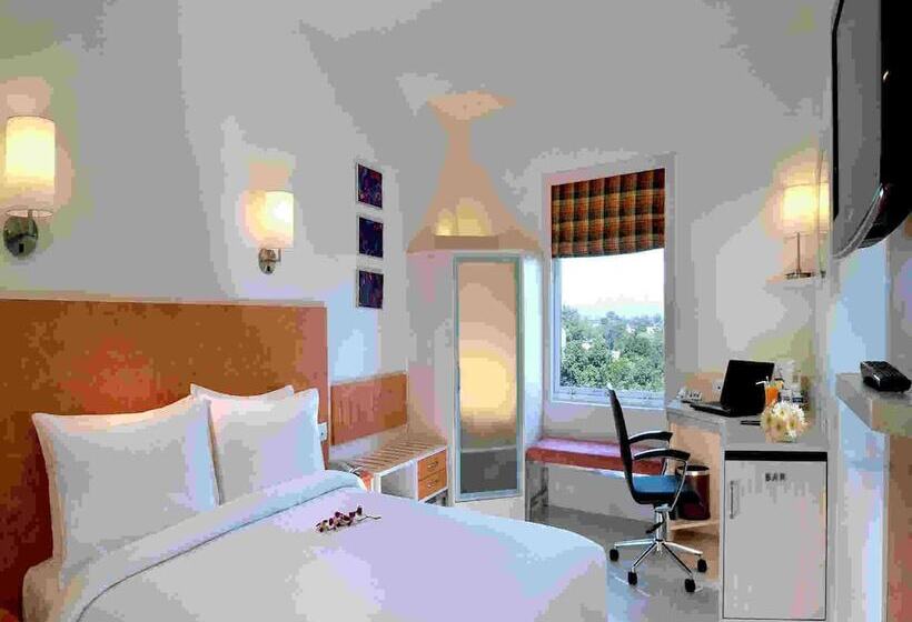 高级大房间, Hometel Chandigarh