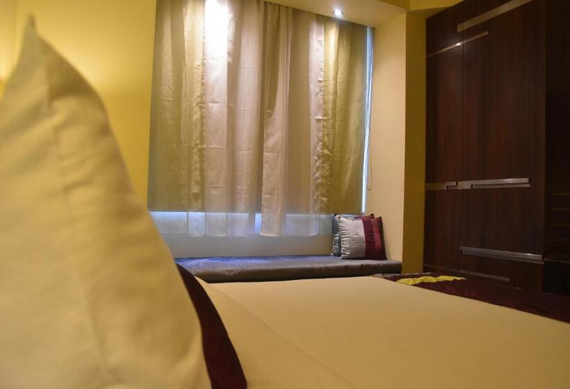 Люкс, Marasa Sarovar Portico  Rajkot