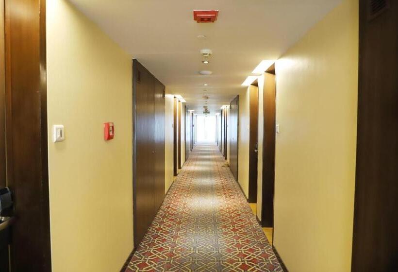 Номер Deluxe, Marasa Sarovar Portico  Rajkot