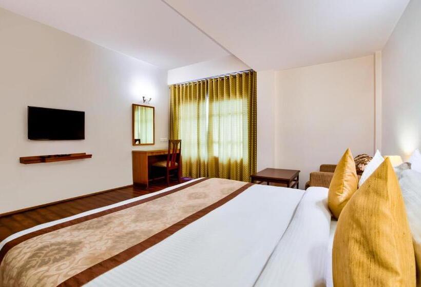 سوئیت با بالکن, Summit Ttakshang Residency Hotel & Spa Mg Marg