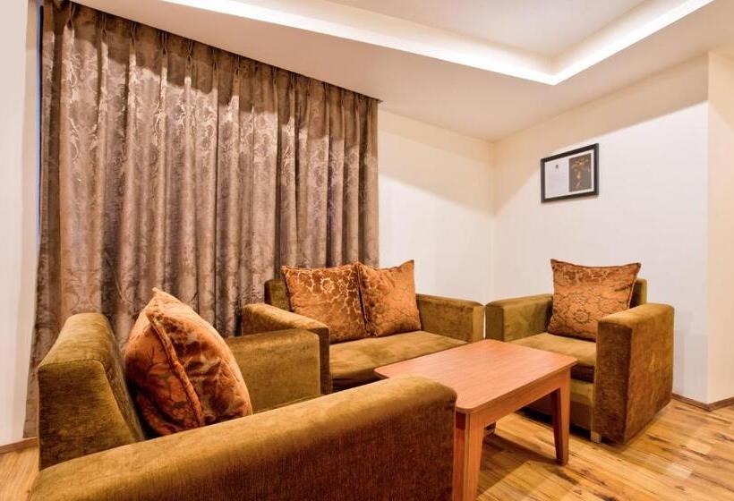 سوییت خانوادگی, Summit Ttakshang Residency Hotel & Spa Mg Marg