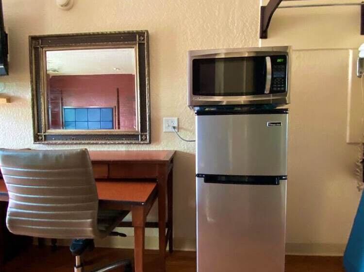 Номер Стандарт, Economy Lodge Texas City Refinery