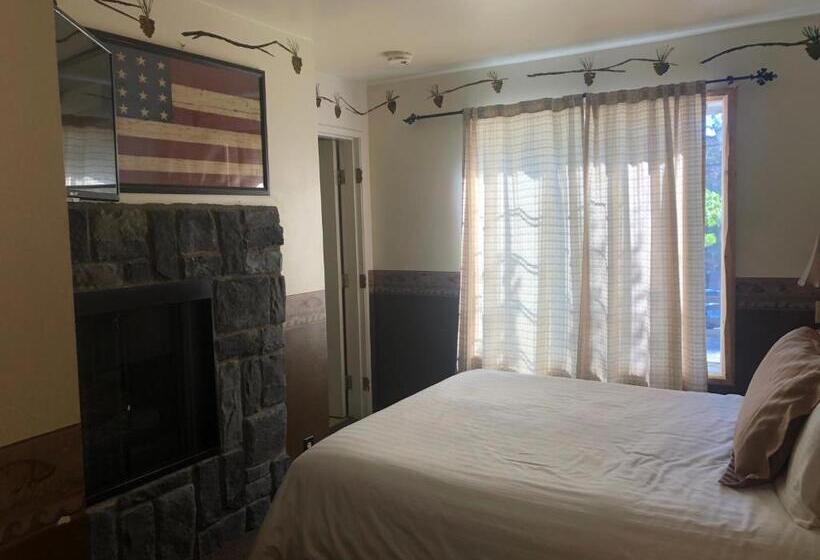 Suite z Hydromasażem, Fireside Lodge
