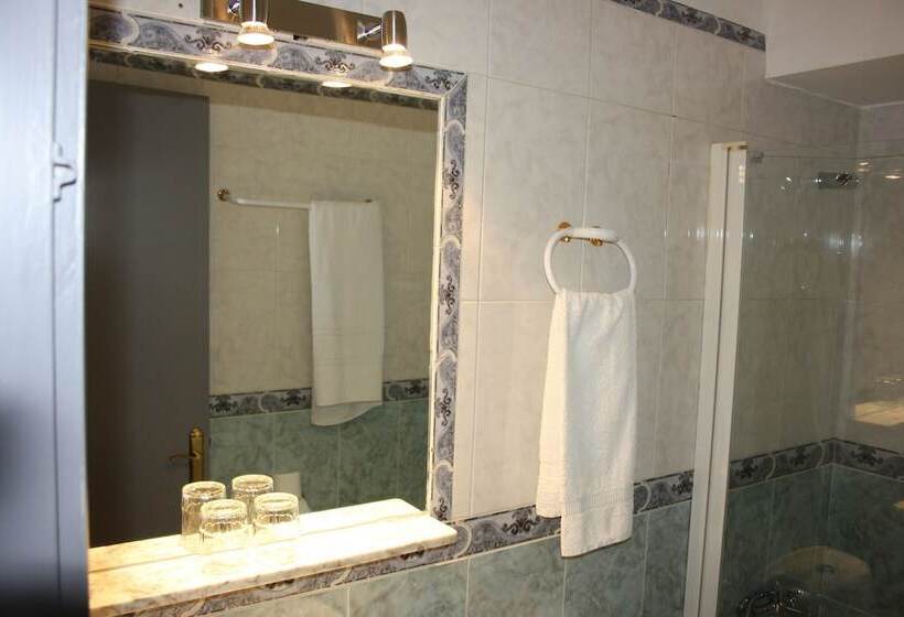 غرفة قياسية, Hostal La Estacion
